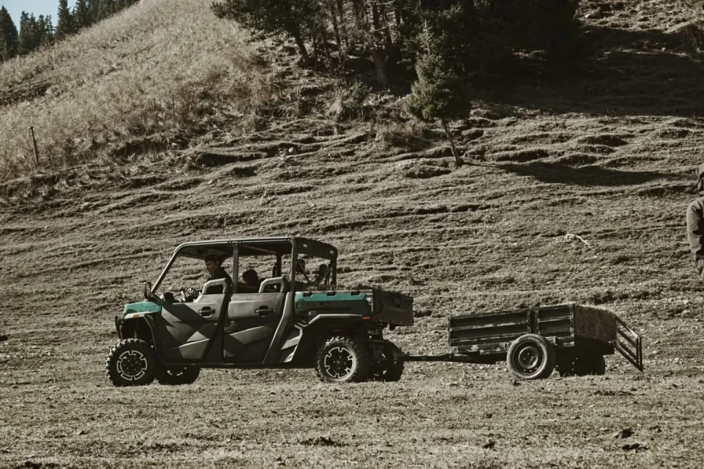 UWolf 1000L towing a trailer